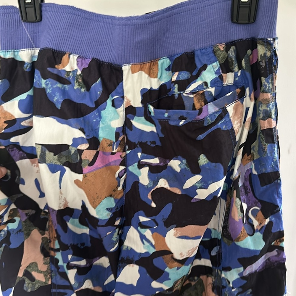 New!! FP Movement Mesmerize Me Print Cargo Pants - Picture 5 of 9
